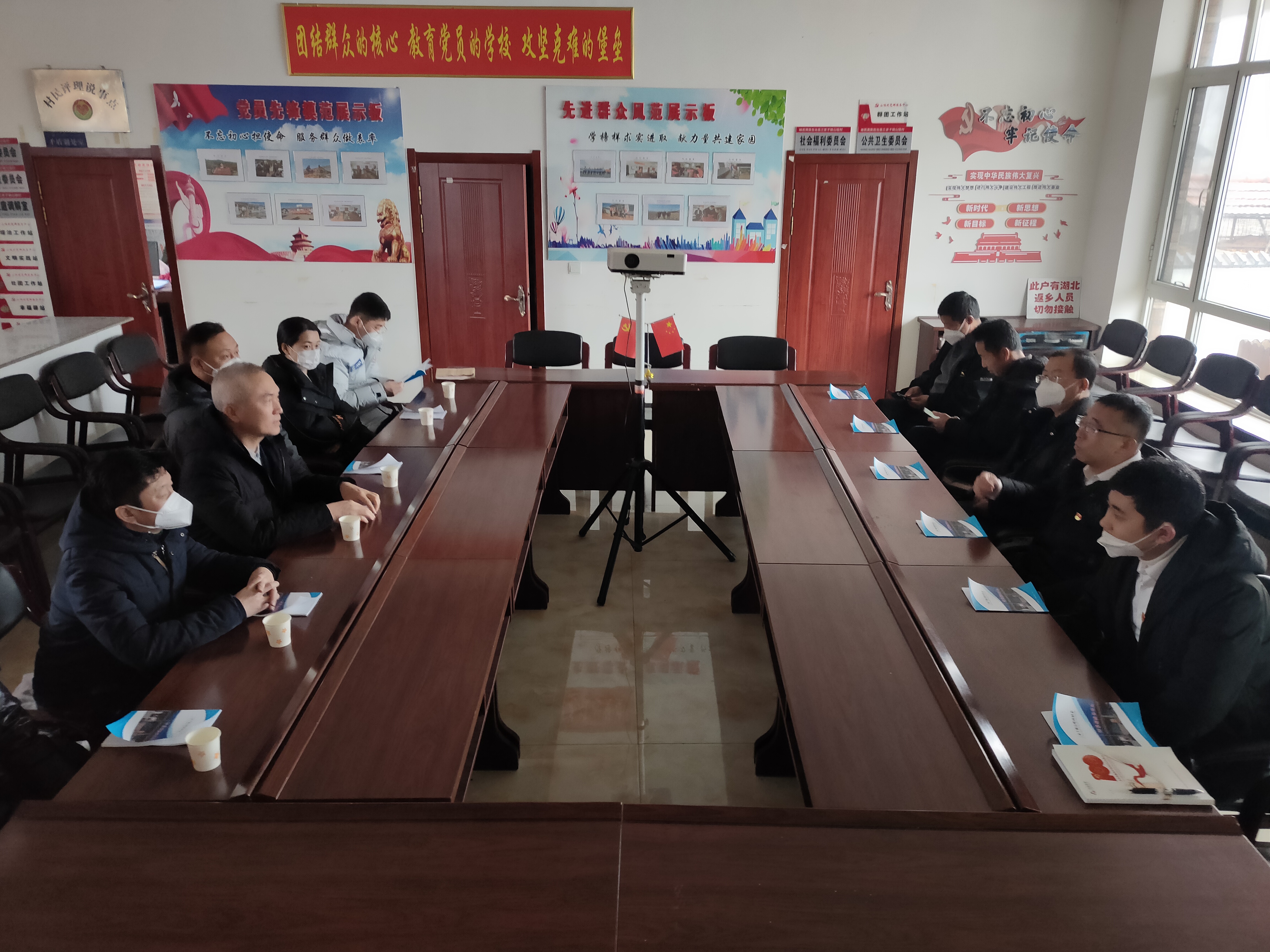踐行國企責任，迎新春送溫暖——鞍勤集團、溫泉集團、公服集團前往駐村工作隊 走訪(fǎng)慰問(wèn)