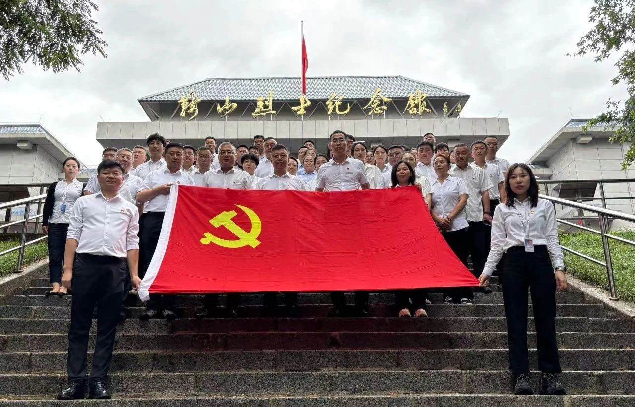鞍勤集團、公服集團開(kāi)展“憶初心、強黨性、轉作風(fēng)、建新功”慶“七·一”主題黨日活動(dòng)